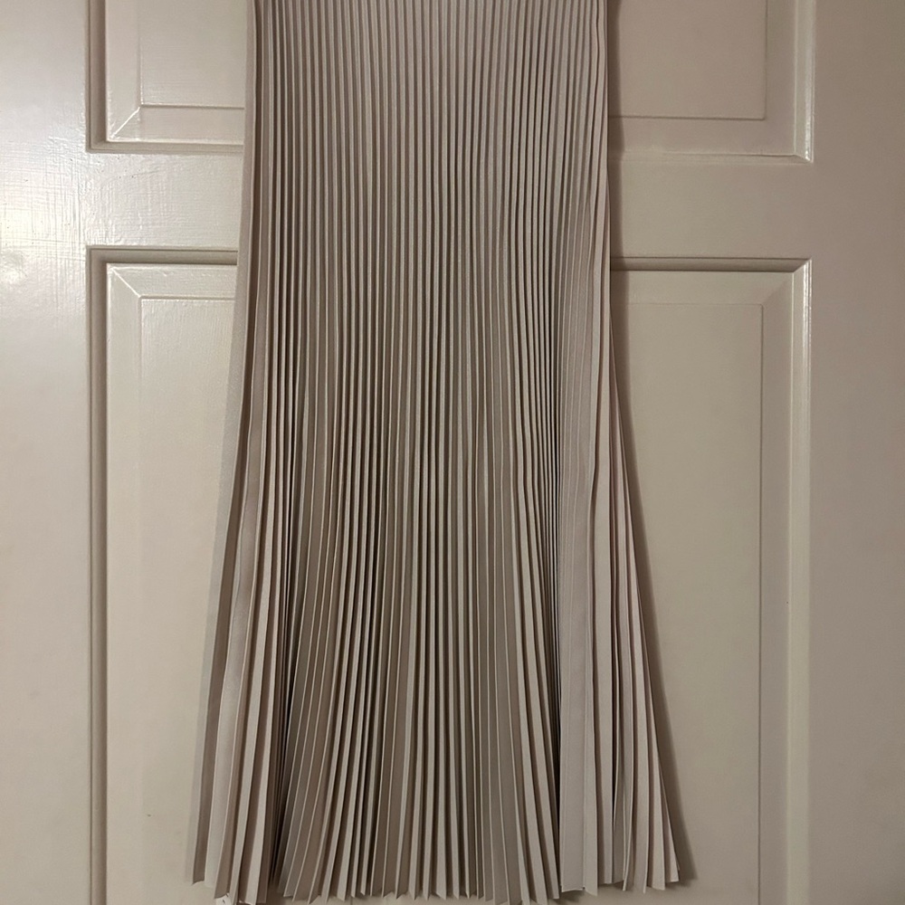 Vogue Cream A-Line Pleated Skirt